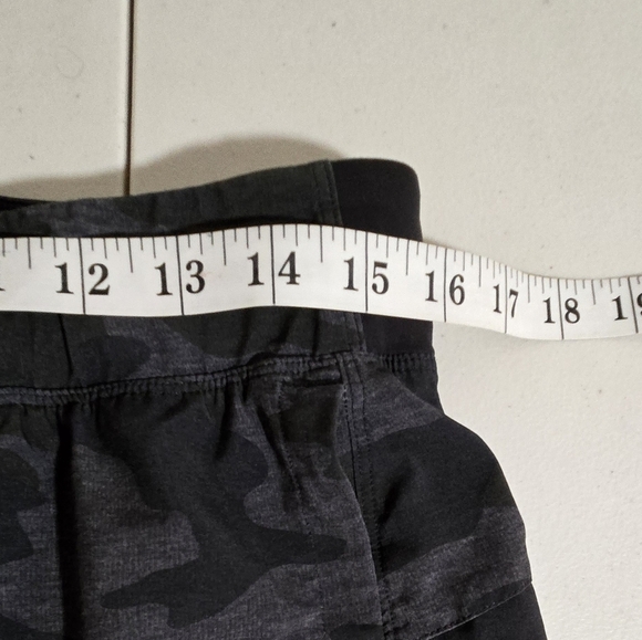 Lululemon Camo Pace Breaker Built In Biker Gym Workout Short Size L - Picture 13 of 14